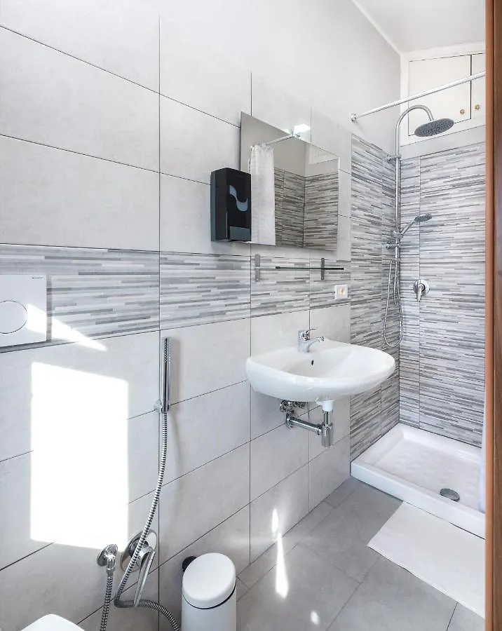 Travelershome Ciampino&Morena Guesthouse Рим