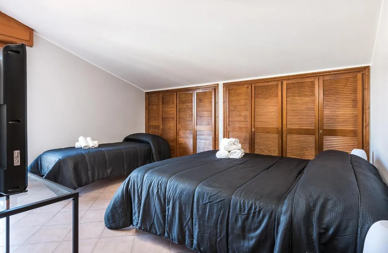 Travelershome Ciampino&Morena Guesthouse Рим 0*,