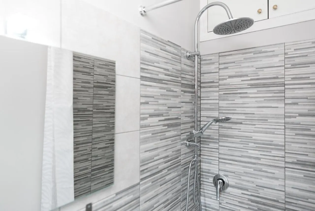 Travelershome Ciampino&Morena Guesthouse Рим