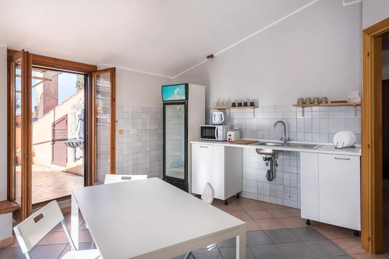Travelershome Ciampino&Morena Guesthouse Рим 0*,  Италия