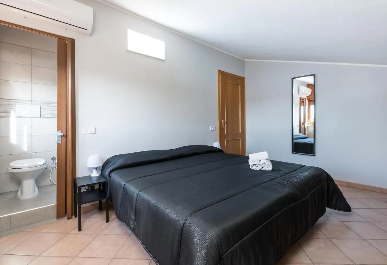 Travelershome Ciampino&Morena Guesthouse Рим 0*,