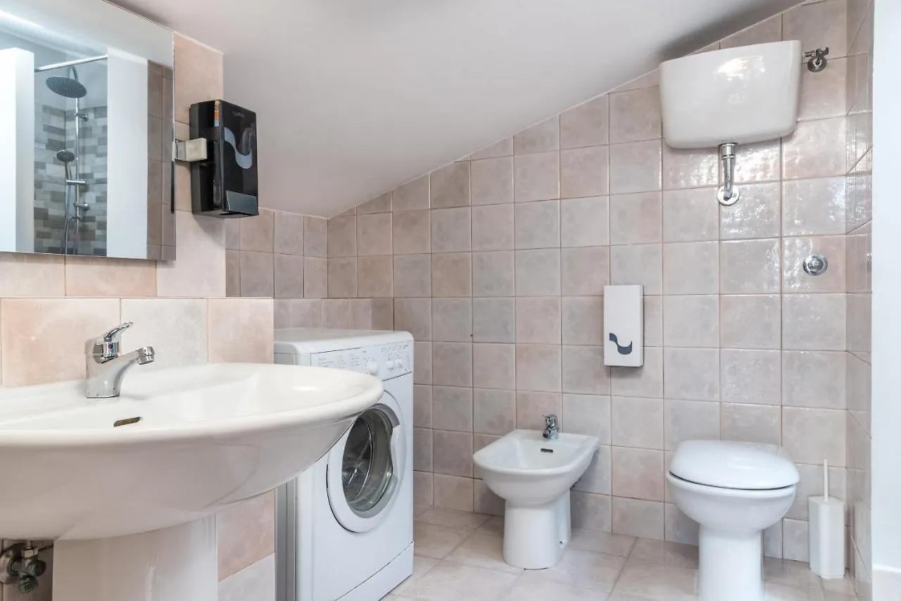 Travelershome Ciampino&Morena Guesthouse Roma 0*,