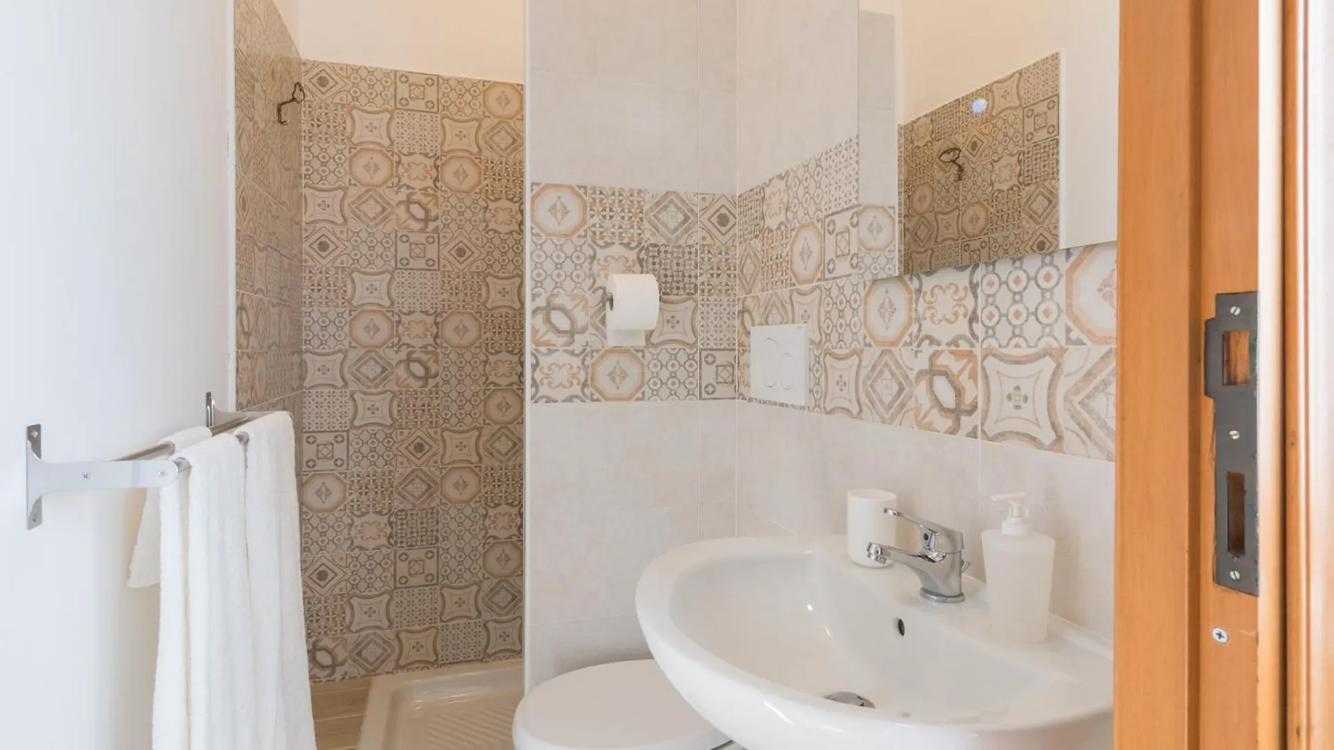 Travelershome Ciampino&Morena Guesthouse Rzym